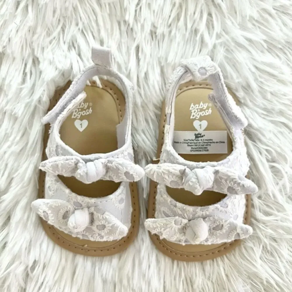 OshKosh B'gosh White Eyelet Lace Knot Baby Girl Sandals Size 1‎ (0-3 months)